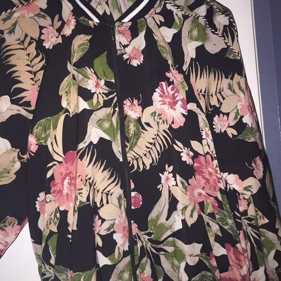 Floral jacket - Picture 2 of 2